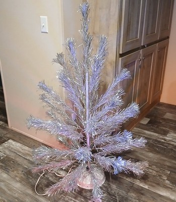 Vintage Pom Pom Rotating Aluminum Christmas Tree With Color Whirl