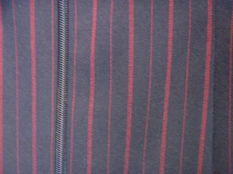 黑色带红色细条纹女式裤子套装 2 件套 12 码 — 第 4/4 张图片