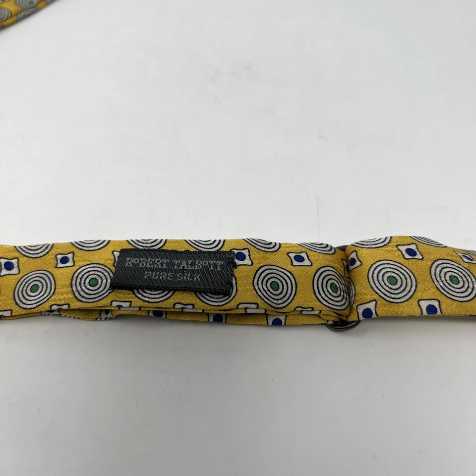 Pajarita Robert Talbott seda amarilla con detalles circulares azul marino y verde Foto 3 de 4