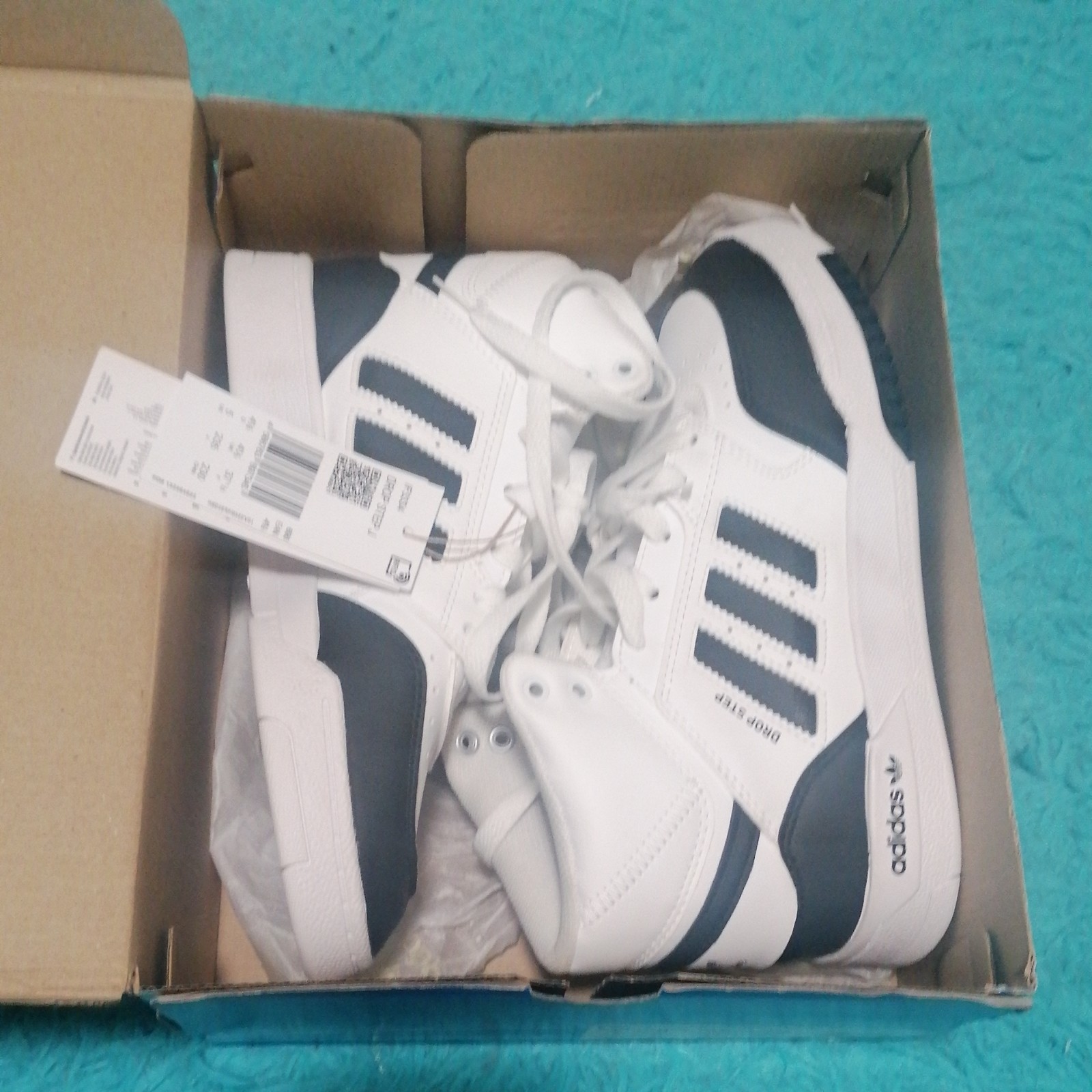 Adidas Trainers ankle boots for kids UK size 4.5 US5 . black/white brand new Adidas Trainers ankle boots for kids UK size 4.5 US5 . black/white brand new