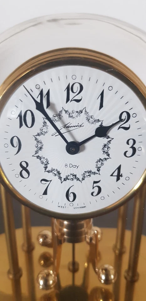 horloge à poser Schmid mécanique pendule rotatif 8 jours métal doré sous cloche - Photo 3/4