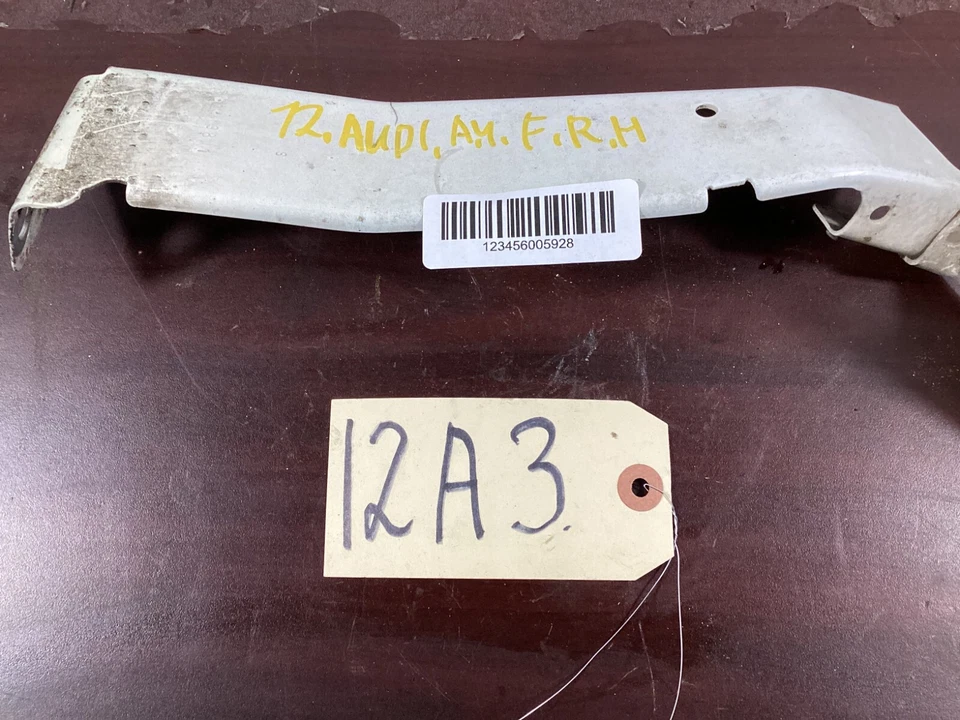 Soporte guardabarros derecho audi a4 quattro 2009-2012 8k0821136b fabricante de equipos originales. Foto 4 de 4