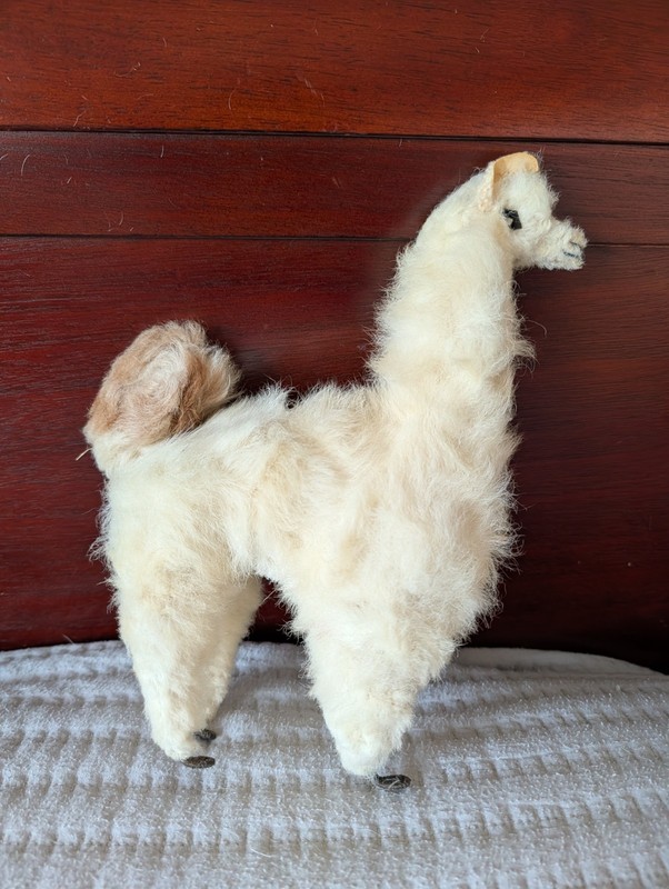 VINTAGE  LAMA ALPACA FIGURE 9"