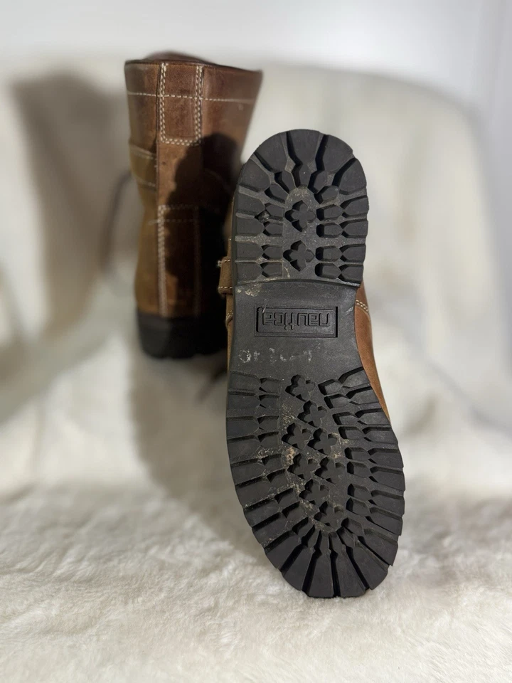 Botas con cordones de cuero marrón Nautica para jóvenes talla 3M aisladas al aire libre Foto 3 de 4