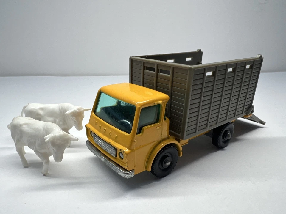MATCHBOX LESNEY 37 DODGE CATTLE TRUCK VINTAGE 1966 DIECAST with Cattle VGC  - Image 2 of 4