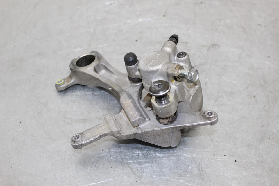 2006 04 - 06 铃木 RMZ250 RMZ 250 原始设备制造商后背制动钳支架 RMZ-250 — 第 2/4 张图片