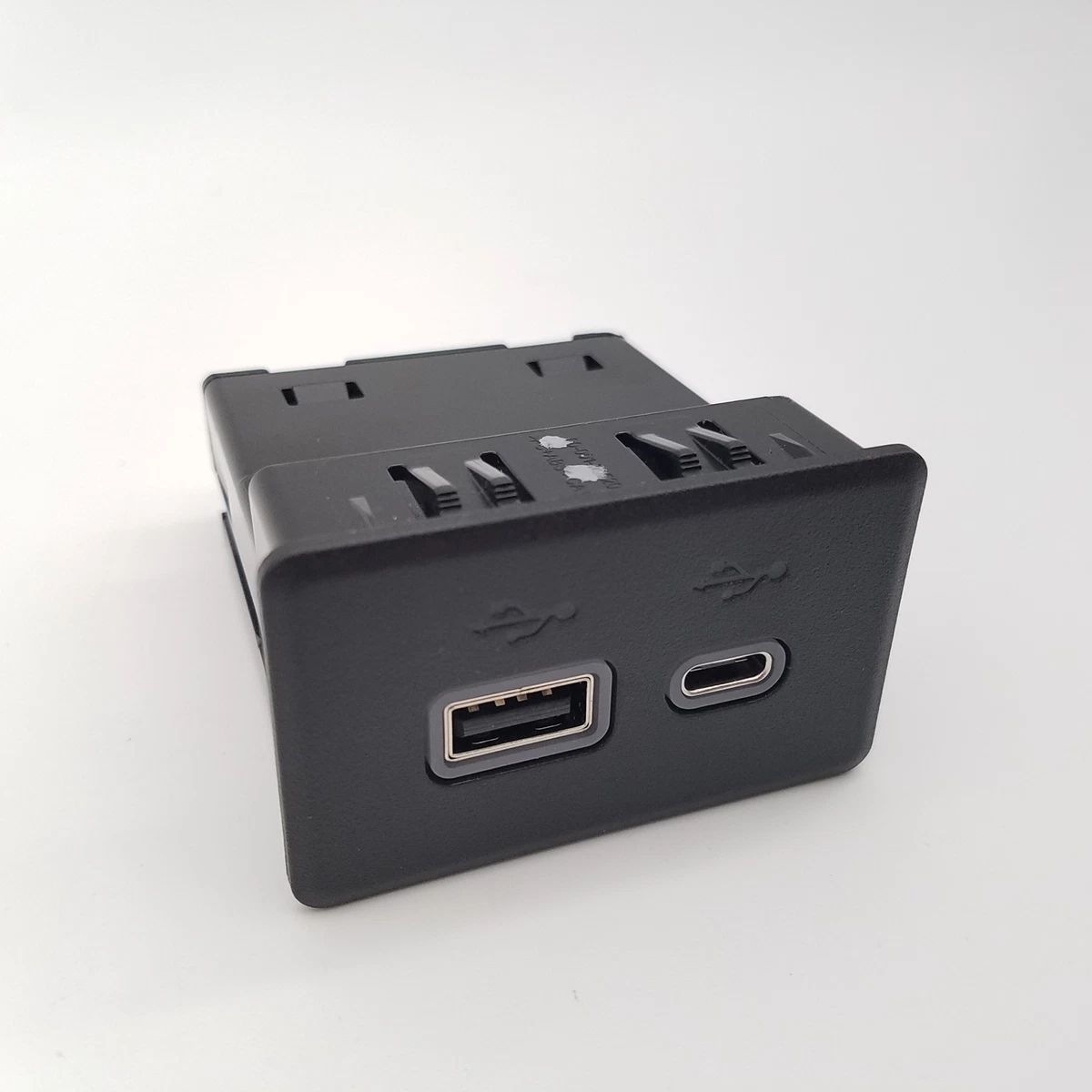 GM USB and USB-C Ports Receptacle Black 13529873 2019-2022 GMC 