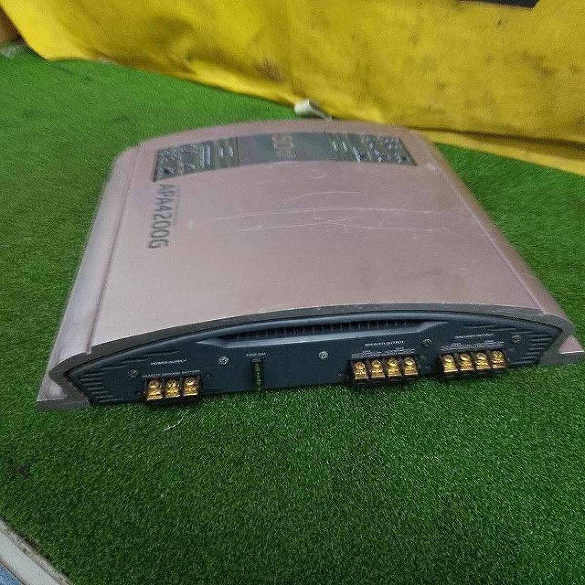 APA4200G 4チャンネルアンプ Clarion ADDZEST APA4200G Car Amplifier 4 Channel 50W x4 90W Used