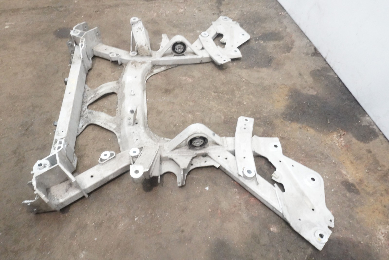 Front Subframe Cradle Crossmember Undercarriage 31108836245 OEM BMW i8 2014-20