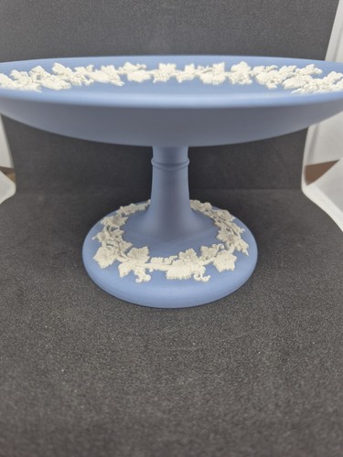 Vintage Wedgwood Jasperware Kuchenständer blau & weiß Weinrebe 3,5"x 6" (69) - Bild 4 von 7
