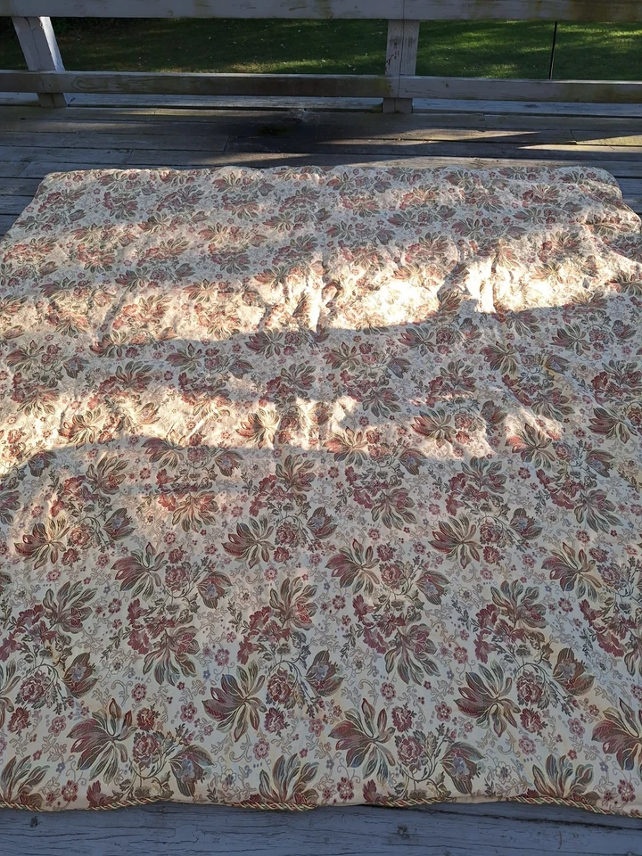 Waterford Reversible Jacquard Damask Comforter 90"x100" Queen - Image 2 of 4