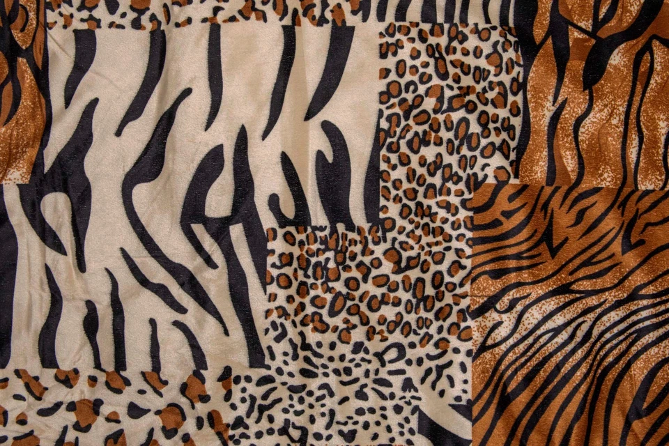 Juego de edredón de micropiel con estampado de animales múltiples de 7 piezas, Twin, Queen, King y Cal King Foto 3 de 4