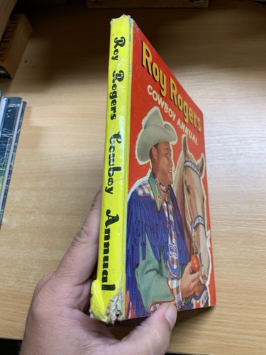 c1956 "ROY ROGERS COWBOY ANNUAL" ILLUSTRATED FICTION HARDBACK BOOK (P4) - Picture 2 of 17