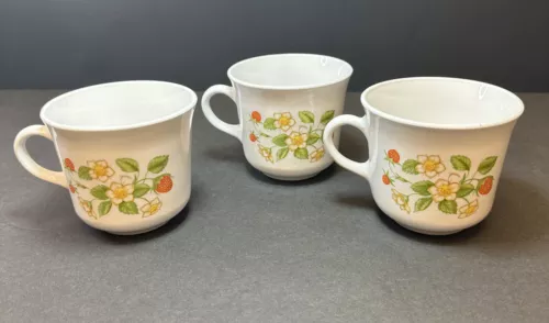 Set of 3 Vintage Corning Corelle Coffee Tea Cups Mugs Strawberry Sundae GUC