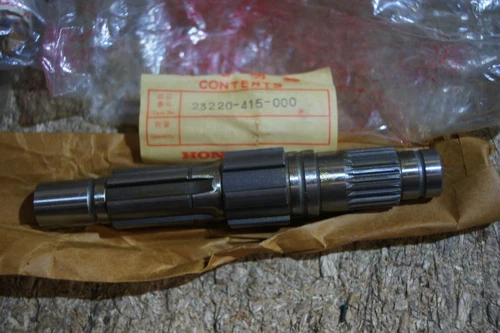 HONDA GENUINE CX500 GL500 GEARBOX COUNTER SHAFT 23220-415-000 NOS