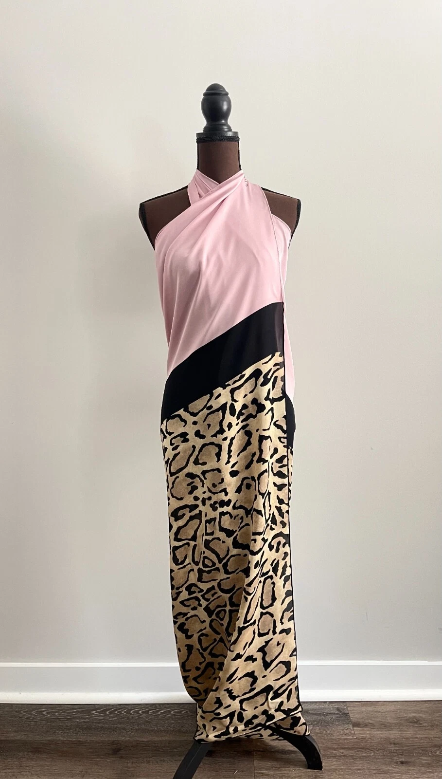 Gucci écharpe châle en mousseline de soie oversize rose logo imprimé animal
