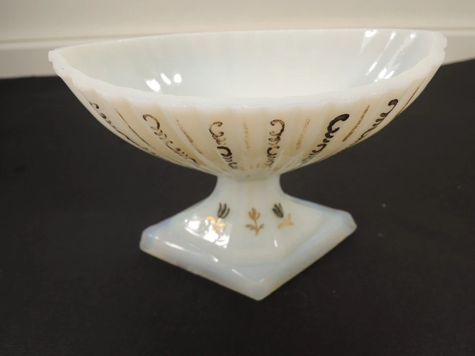 Antique Swedish Strömbäck Glass Salt Cellar c.1800s – Hand Blown Molded - Image 3 of 4