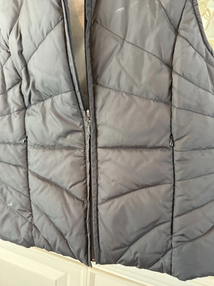 Kenneth Cole Reaction Womens Black Down Puffer Vest Zipper Front Pockets Sz M - Image 3 of 4