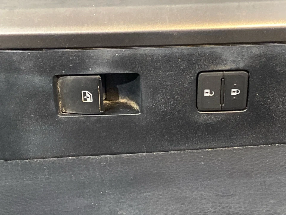 Se adapta a Toyota Tacoma 2019-2023 panel de moldura de puerta de pasajero delantero derecho gris OEM Foto 4 de 4