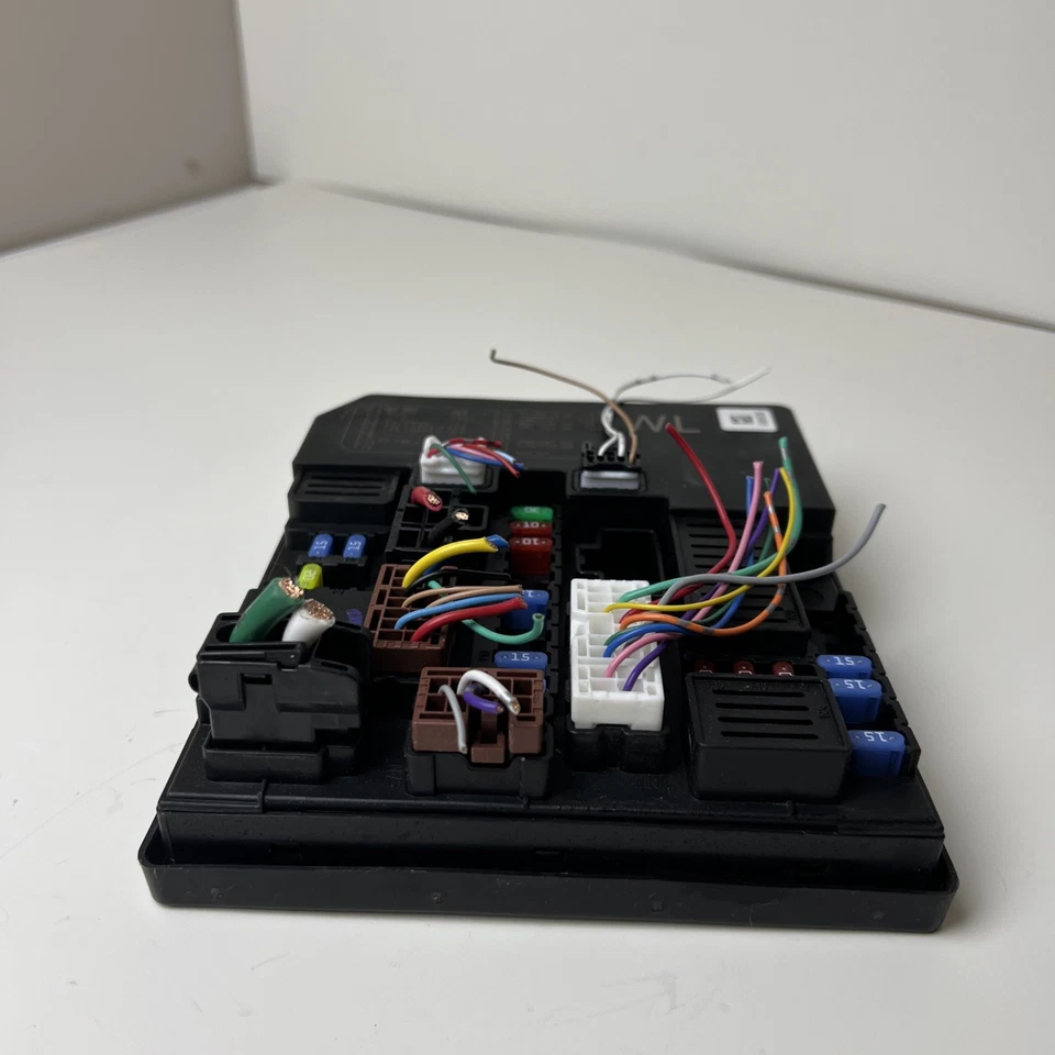Nissan LEAF 2018 IPDM fuente de alimentación caja de fusibles 284B75SA3A OEM Foto 2 de 4