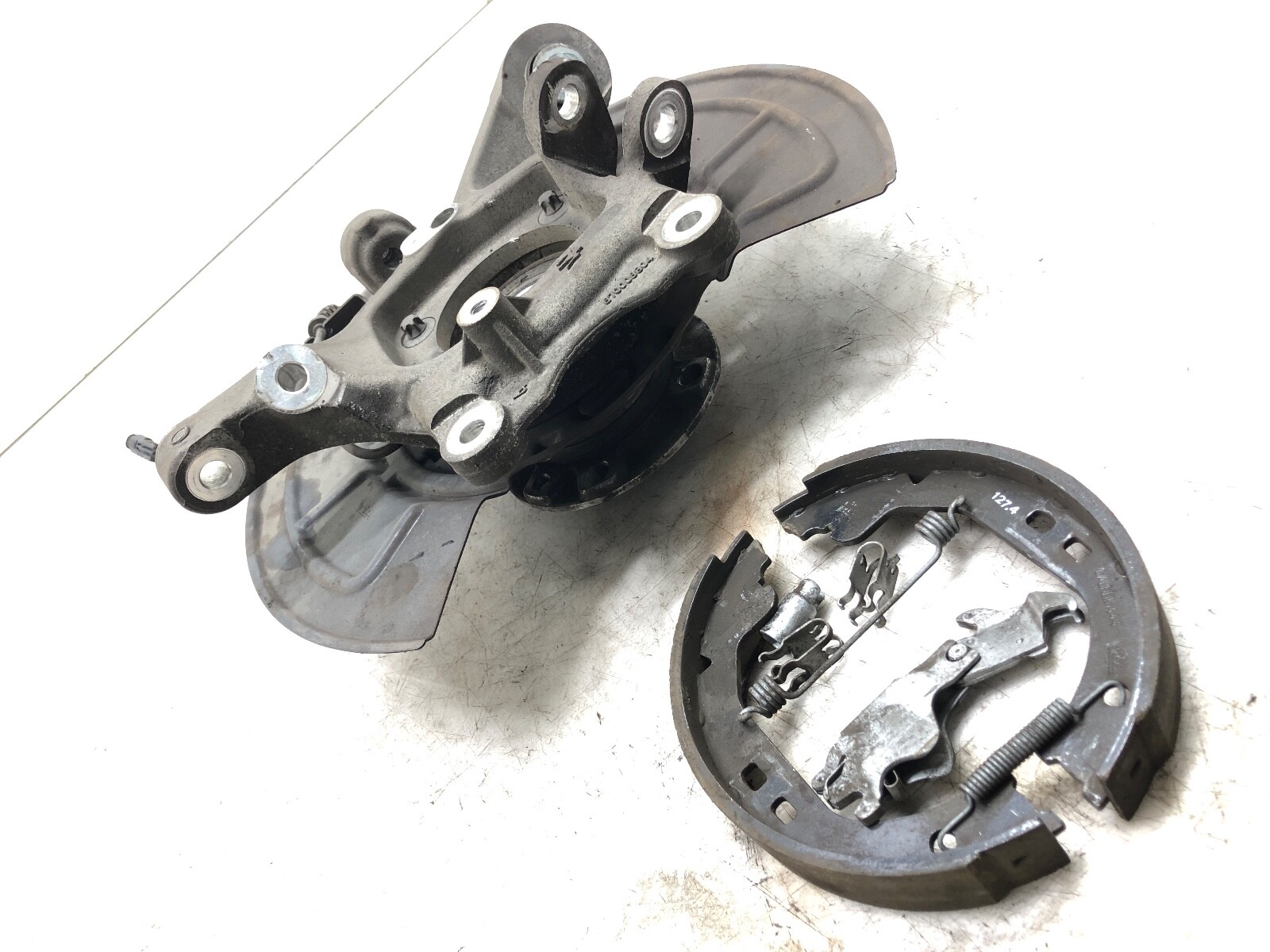 2014-2020 MASERATI QUATTROPORTE AWD LEFT DRIVER REAR SPINDLE KNUCKLE HUB OEM.
