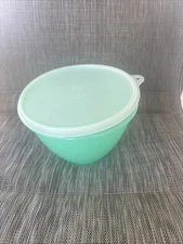 Vintage Tupperware Crisp-It Bowl with Flat  Lid 679-17 & 680-2 Lettuce Bowl