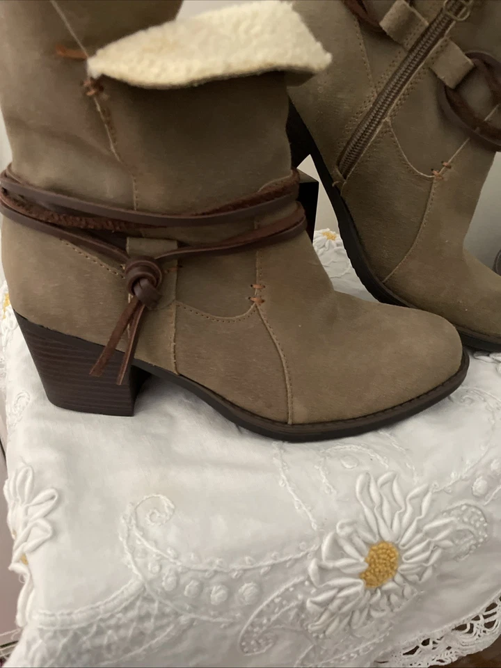 Nova Bota de Tornozelo Sporto Lori Moda Couro Festival concerto apple picking 7 1/2 - Imagem 2 de 4