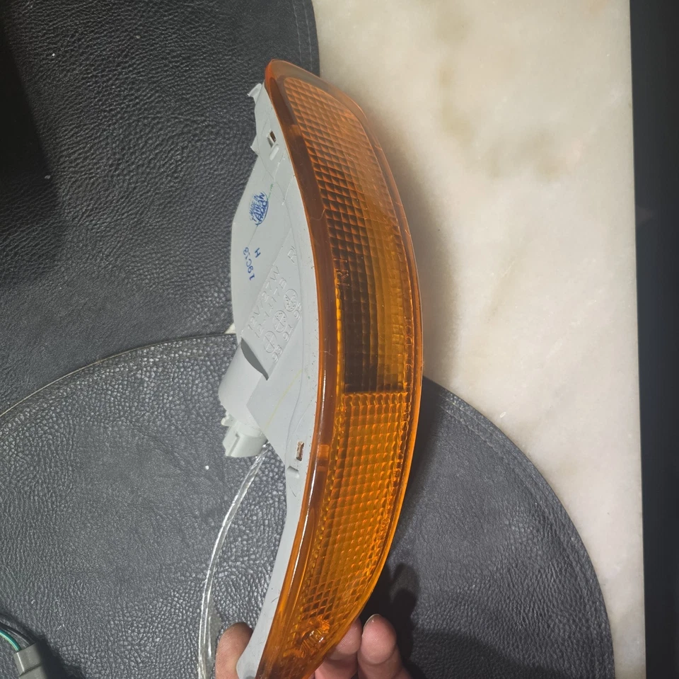 Lámpara de esquina de estacionamiento para Toyota Corolla 93-97 luz de señalización de giro pasajero derecho Foto 3 de 4