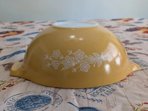 Pyrex Butterfly Gold 443 Cinderella Mixing Bowl
