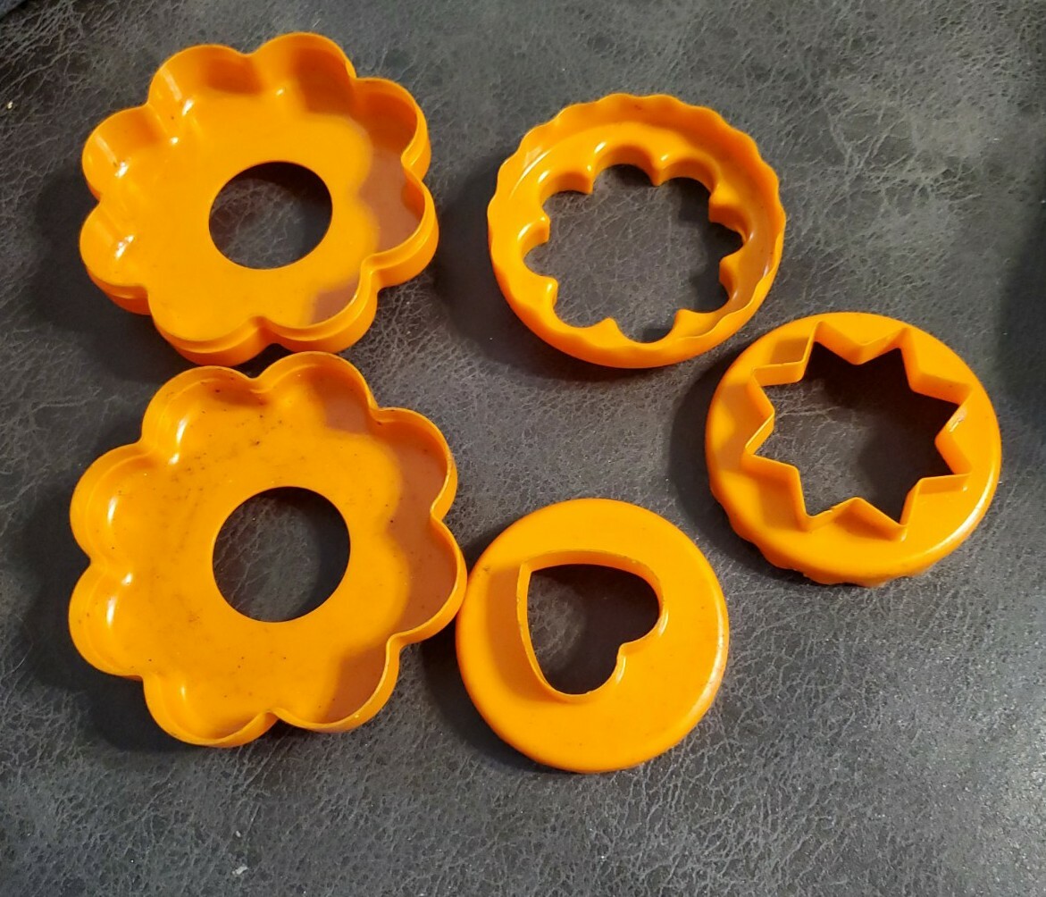 Tupperware Nesting Cookie Cutter Set 1657-7 Orange 5 Piece