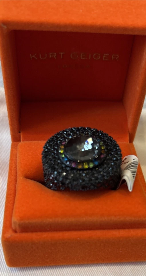 Kurt Geiger London Pave Stone Statement Cocktail Ring Black Color Size-8 - Imagem 3 de 4