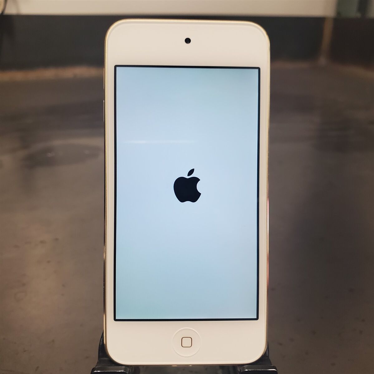 Apple iPod touch 6th Gen A1574 32GB Wi-Fi Gold MKHT2LL/A Apple iPod touch 6th Gen A1574 32GB Wi-Fi Gold MKHT2LL/A