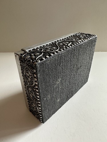 Vintage Handcrafted Trinket Box Metal Aluminum Embossed Jewelry Box India - Picture 6 of 12