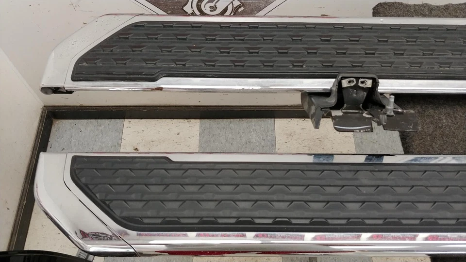 Dodge Ram 2500 3500 2019-2025 OEM estriberas fijas izquierda y derecha dañadas Foto 2 de 4