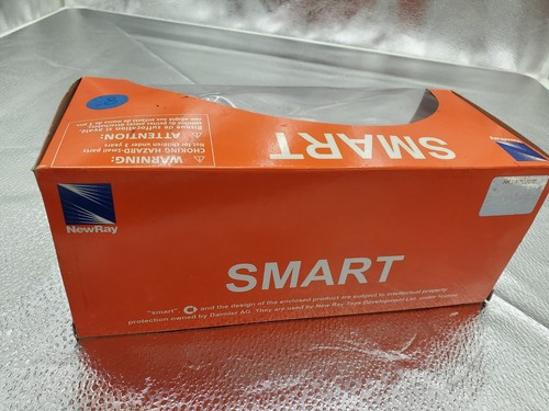Smart Car 1/24 scale fortwo Toy car New-Ray box has seen better days diecast - Picture 5 of 7