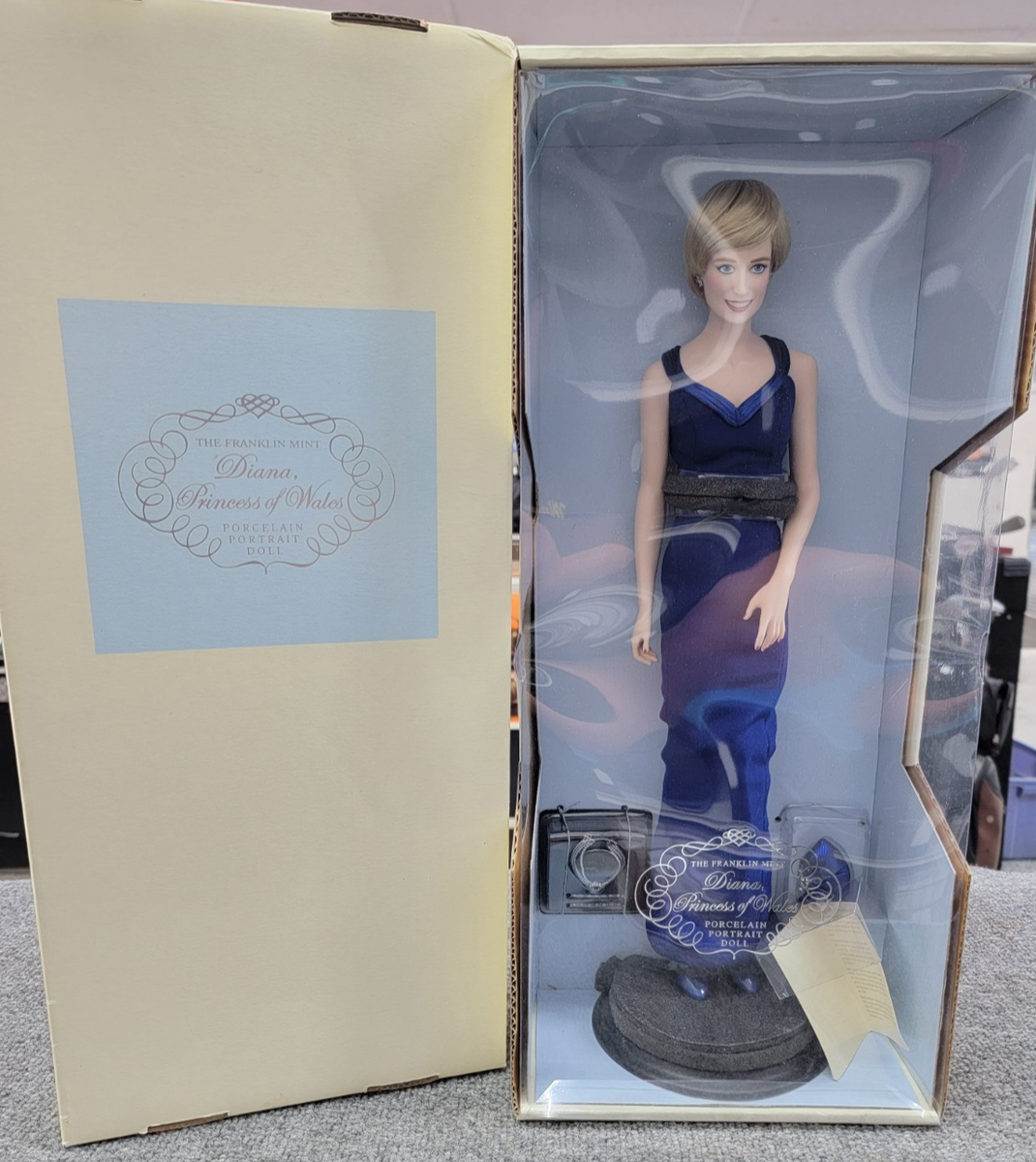 Princess Diana Porcelain Portrait Doll Blue Elegant Dress Franklin Mint Princess Diana Porcelain Portrait Doll Blue Elegant Dress Franklin Mint