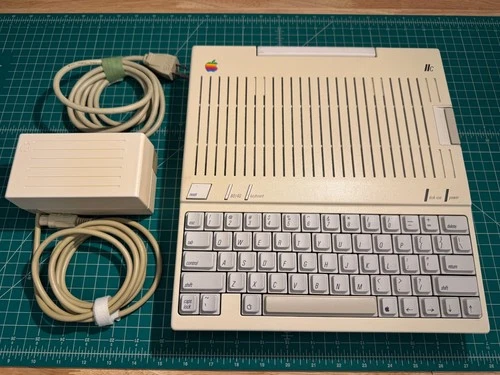 Apple IIc A2S4100 Vintage Computer, ALPS Switches, Nice condition with PSU