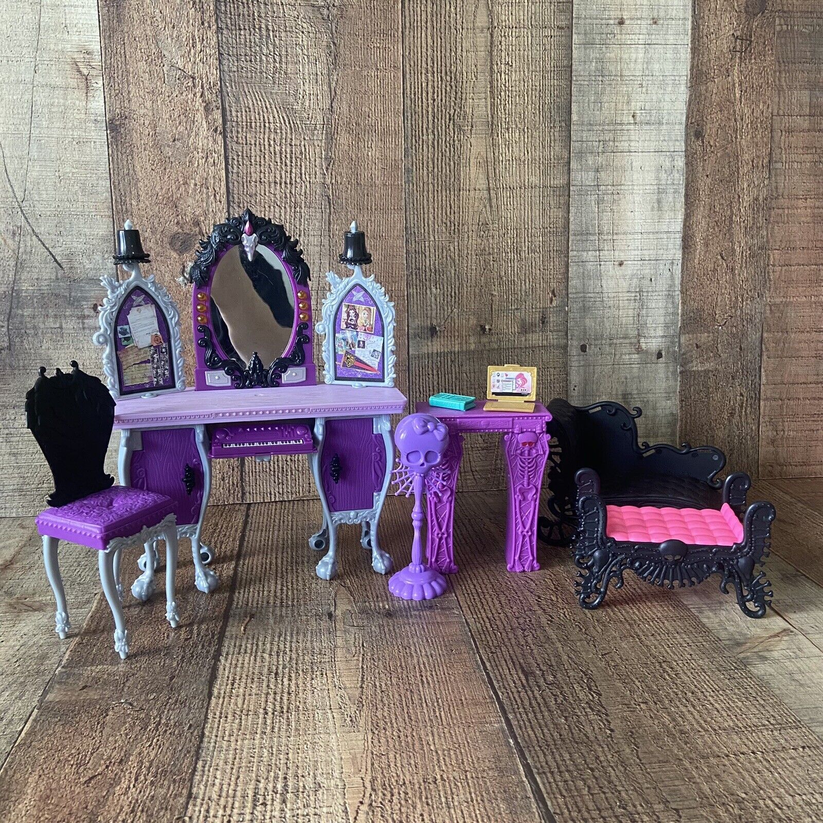 Monster High & Ever After High Doll Furniture & Accessories Lot Vanity