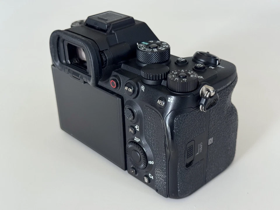 SONY Alpha 1 Gehäuse - nur 770 mech. Auslösungen, Restgarantie, top Zustand - Bild 4 von 4