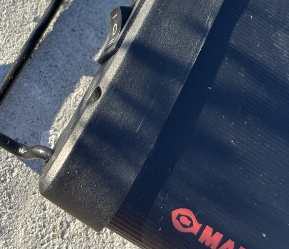 MARINELAND 36'' LED LIGHT EXTENDABLE LEGS WORKING - Image 2 of 4