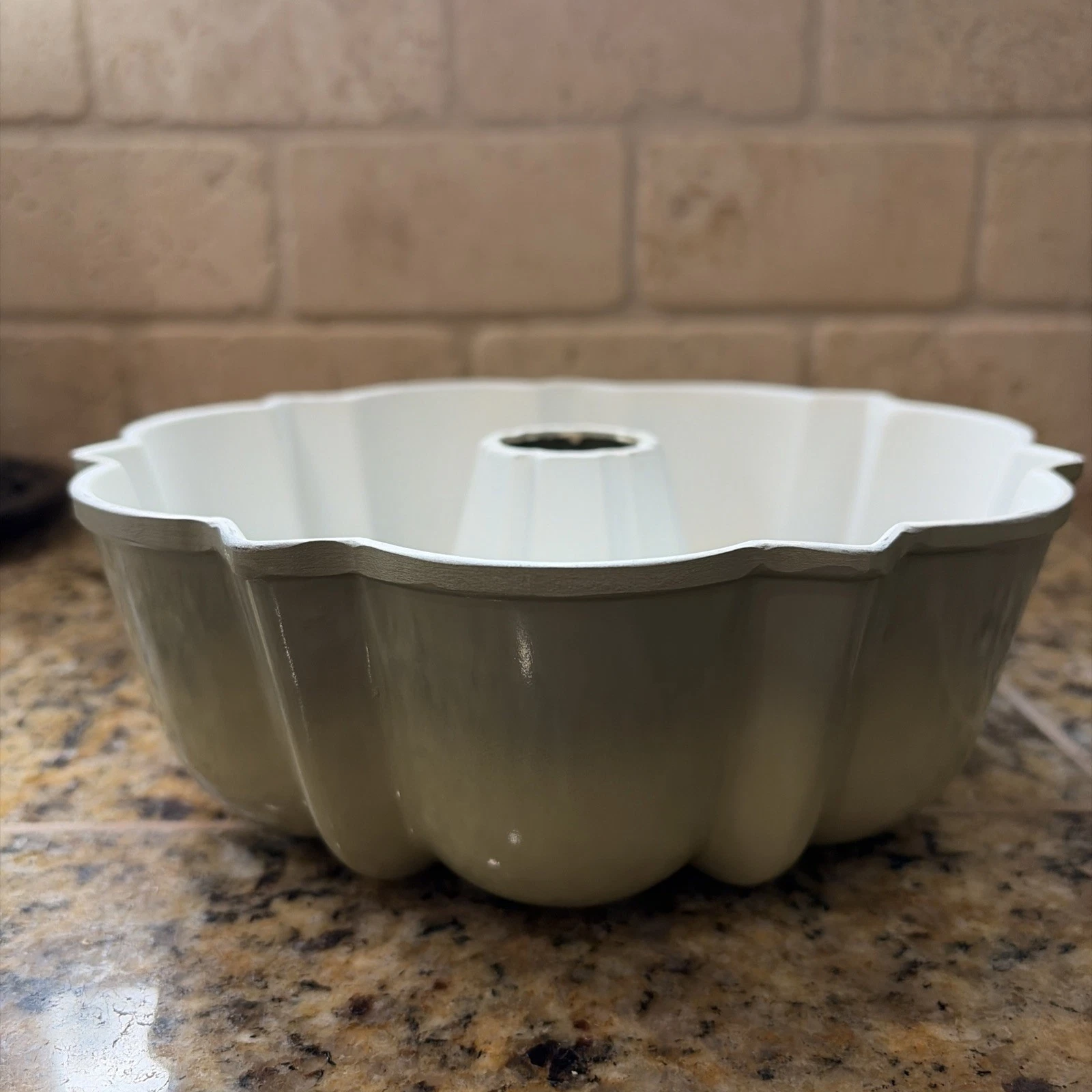 Vintage Nordic Ware Green/White Fluted Tube 6-Cup Bundt Cake Pan Measures 8"
