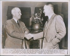1947 Pres Truman Lewis A Rodert Collier Aviation Trophy Politics Wirephoto 6x8