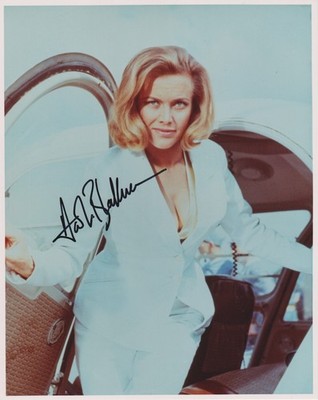 HONOR BLACKMAN Original Autogramm Großfoto Portrait Goldfinger James Bond 007