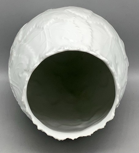 VTG Furstenberg Germany White Glazed Porcelain “Leaf Motif” Relief Vase 6” H - Picture 10 of 13