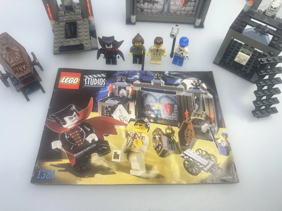 Lego Horror Studios #1381 “Vampire’s Crypt” (2002), Usado, Muito Bom, Completo - Imagem 3 de 4