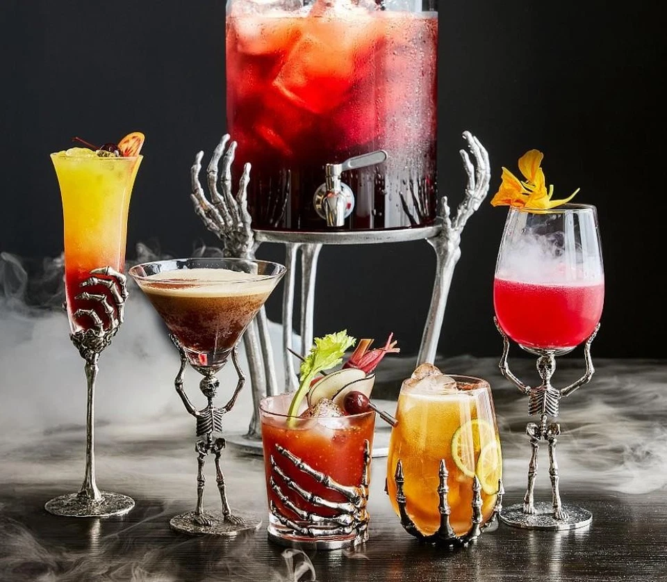 Vasos Pottery Barn Skeleton Hand 9,5 oz DOF Rocks - Juego de 2 Foto 3 de 4