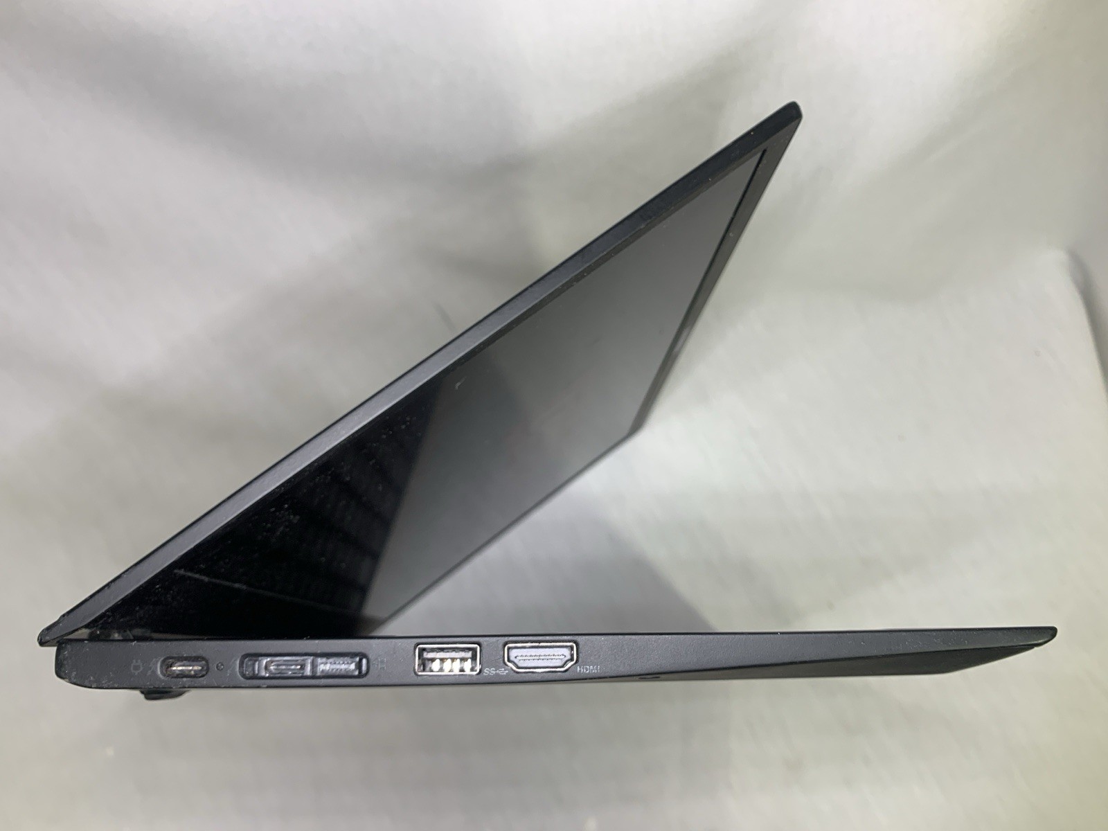 Lenovo ThinkPad X1 Carbon 6th Gen, 14-Inch Laptop, with Intel Core i7 8th Gen.