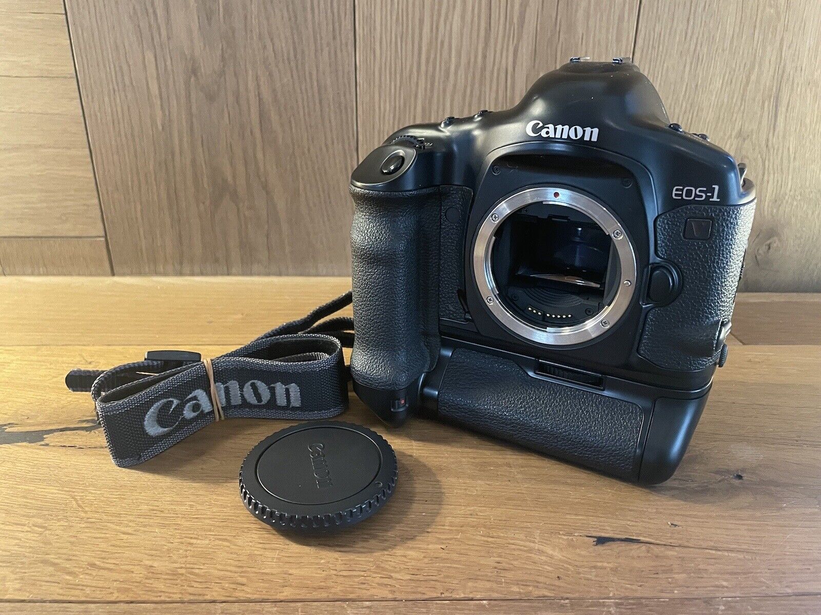 *Near Mint* Canon EOS-1V HS 35mm SLR Film Camera Body From Japan #A2-1A