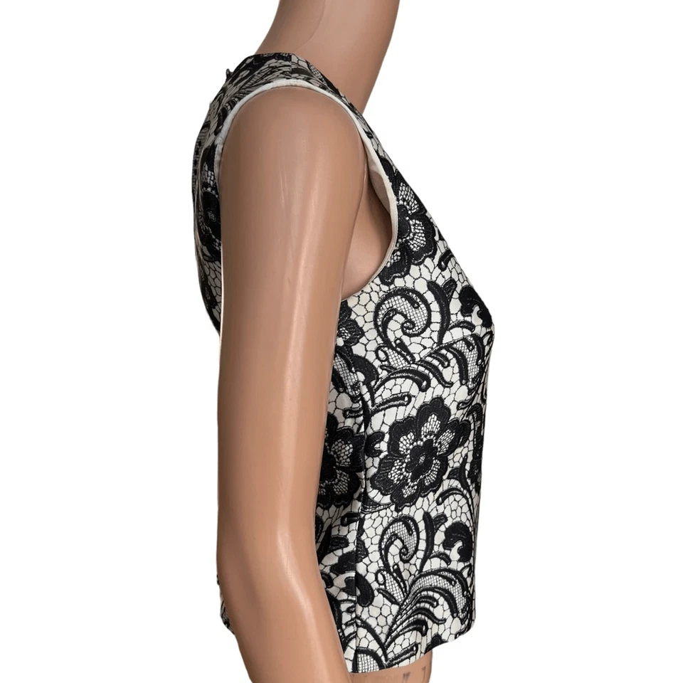 Blusa Dolce & Gabbana estampada de renda floral 100% seda cropped tamanho 38/2U - Imagem 2 de 4