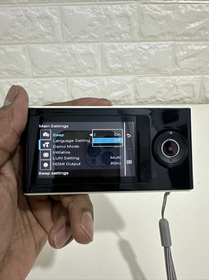 Sony Bloggie MHS-FS1 HD Digital Still Camera Video Camcorder USB 5MP - White - Image 4 of 4